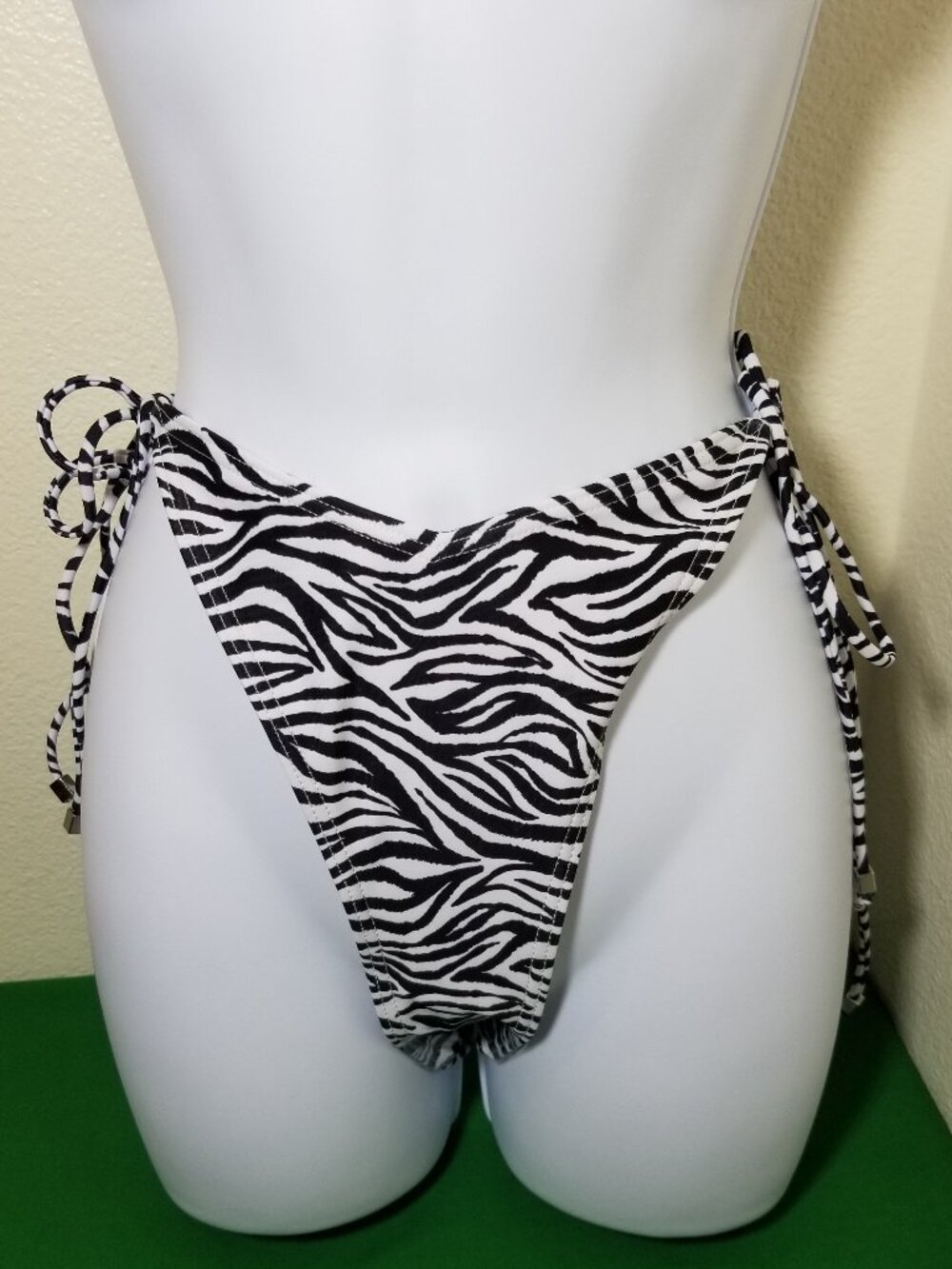 South Beach Womens Zebra Print Bikini Size 12 Sexy Cheeky Vacation Pool Swim NWT